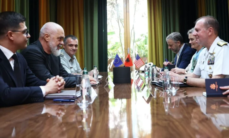 Takim i nivelit të lartë/ Rama dhe Komandanti i Flotës së SHBA vulosin partneritetin strategjik