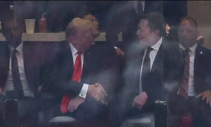 Takimi i Trump dhe Musk në funeralin e Charlie Kirk, zbulohet biseda mes presidentit amerikan dhe themeluesit të Teslës