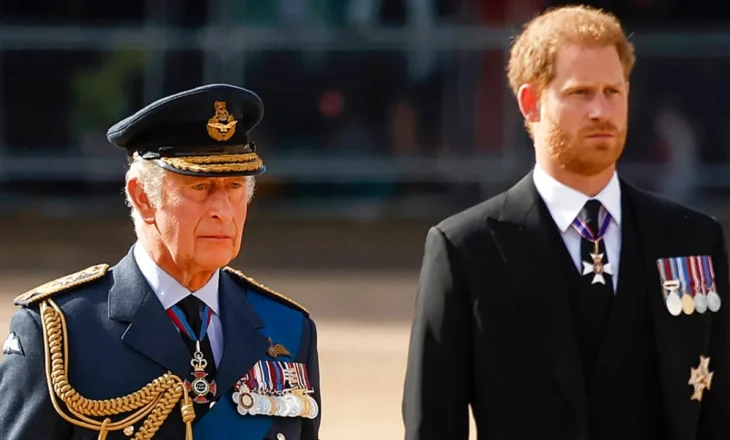 Takimi që zgjati më pak se një orë, Princ Harry dhe Mbret Charles zhvillojnë një përballje të rrallë pas më shumë se një viti largësie