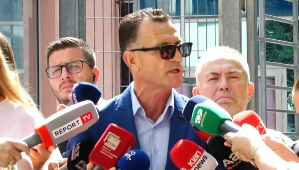 “Të gjitha dosjet e opozitës përfundojnë tek Gjoka”,Cakrani shpërthen pas vendimit: Çështje politike,Metës s’i lejuan..