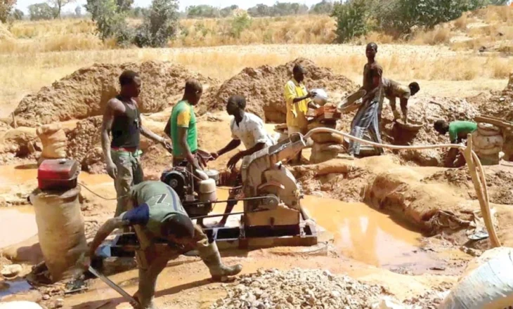 Të paktën 13 të vdekur nga shembja e një miniere ari në Nigeri