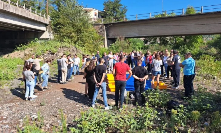Të rinjtë e Elbasanit në aksion për lumin Shkumbin, pastrim dhe monitorim sipas metodologjisë OSPAR