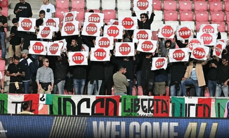 Tension në Izrael-Itali. Tifozët axurr protestojnë gjatë himnit, i kthejnë shpinën flamurit të Yllit të Davidit