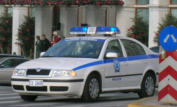 Tentativë vrasje, bazë armatimi dhe trafik droge, arrestohen tre korçarët në Selanik