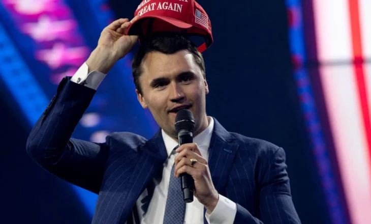 Teoritë e komplotit mbi vrasjen e Charlie Kirk: Ai gjest i panatyrshëm është një sinjal për vrasësin