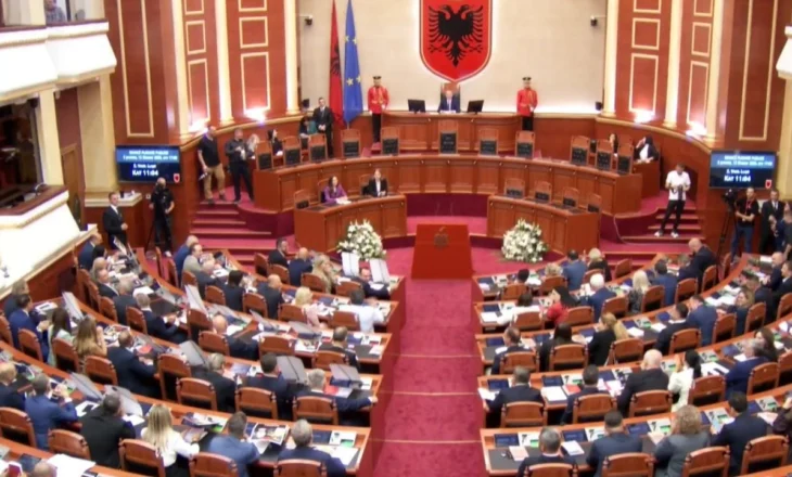 “Tërmet Alizoti”, lapsusi i Llajos që shkaktoi të qeshura gjatë betimit të deputetëve