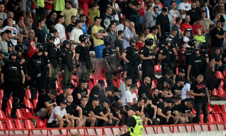 Terroristët e Banjskës në stadium/ Banda e Radiçiçit në ndeshjen Angli-Serbi, thirrje nacionaliste kundër Kosovës