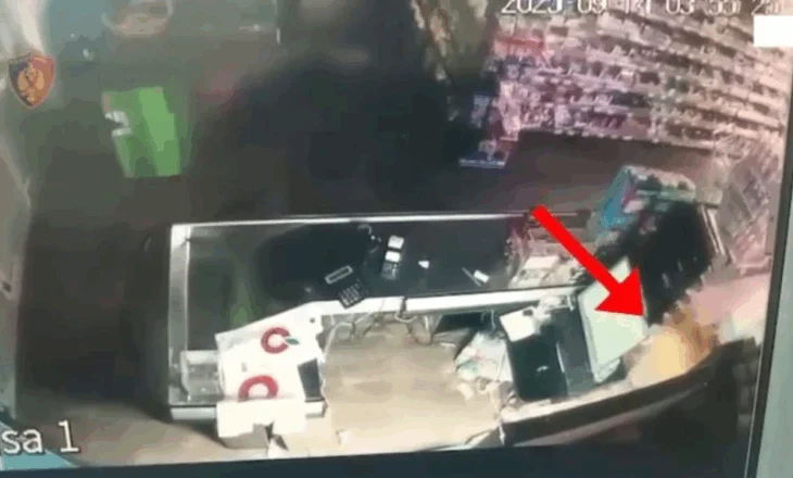 Thyen xhamat e marketit dhe vjedh një shumë parash, arrestohet i riu në Tiranë