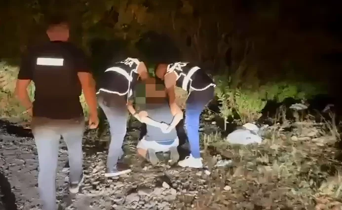 Tiranë/ I riu kapet i armatosur me pistoletë, tenton të arratiset sapo sheh Policinë