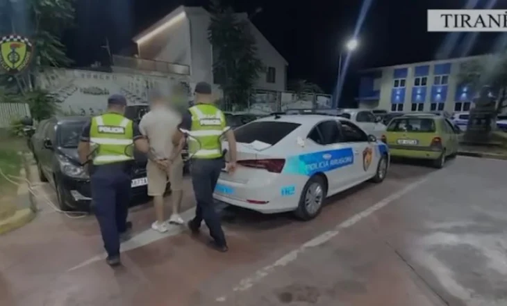 Tiranë, përplasi me makinë 2 të mitur që lëviznin me skuter, arrestohet 18-vjeçari pa patentë