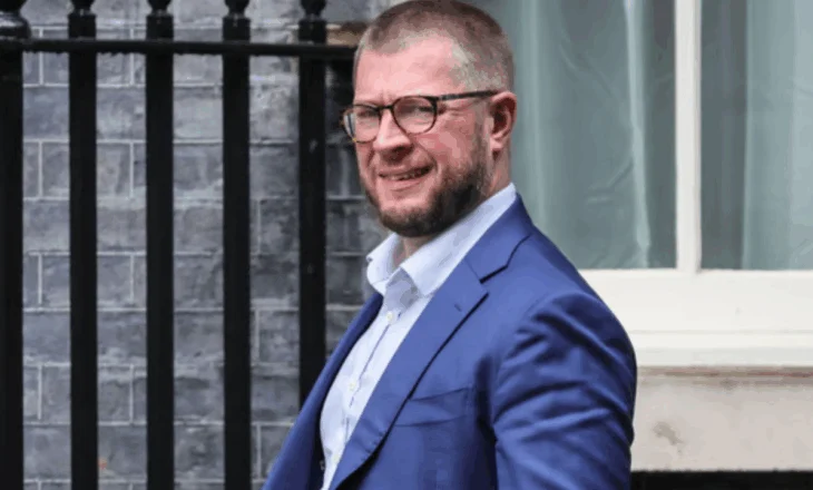 Tjetër goditje për Starmer, drejtori i strategjisë së kryeministrit jep dorëheqjen. Iu kapën mesazhe seksuale për..