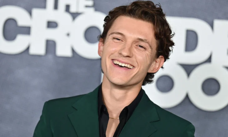 Tom Holland interpreton 9 role në filmin e ri të shkurtër “Never Stop Playing”