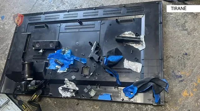 Trafik a*mësh nga Shqipëria drejt Anglisë, dy persona në pranga dhe një në kërkim (Emrat)