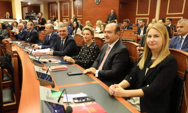 Tre demokrate kalojnë tek PL, ja deputetet që Berisha i dha ‘borxh’ Metës për të formuar Grupin