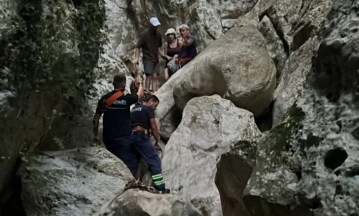 Tre orë kërkime/ Kishin humbur rrugën, shërbimi zjarrfikës i vjen në ndihmë çiftit izraelit