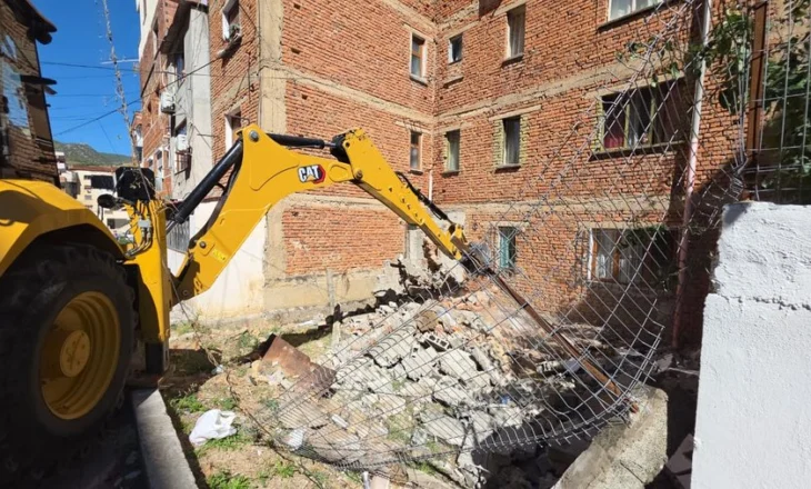Trotuaret dhe sheshet e zaptuara, nis aksioni për lirimin e hapësirave publike në Pogradec