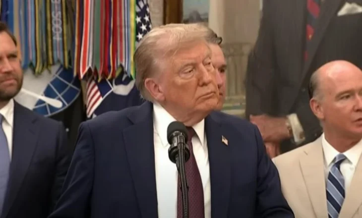 Trump u përgjigjet gazetarëve pas thashethemeve online për shëndetin e tij