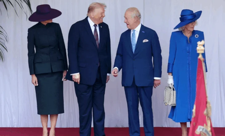 Trump vonohet 21 minuta dhe nuk u përkul para çiftit mbretëror në Britani