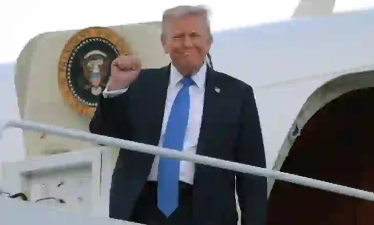 Trump zbarkon në Mbretërinë e Bashkuar me arsenal lufte, limuzinë e blinduar 1.2 miliardë £