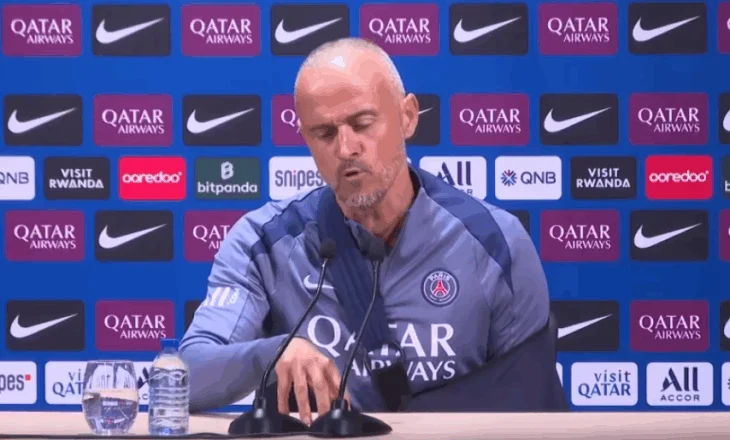 U aksidentua me biçikletë dhe operua, Luis Enrique shfaqet ne konferencë “i fashuar”
