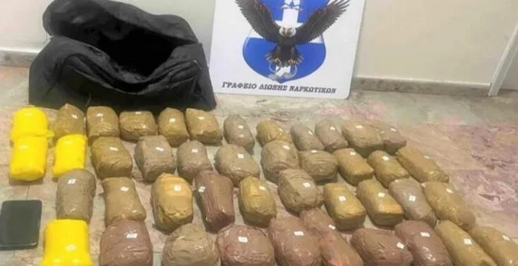 U kap duke transportuar heroinë në pyjet e Follorinës, arrestohet shqiptari në Greqi