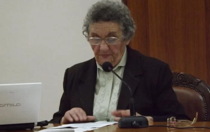 U nda nga jeta gjuhëtarja e njohur, Hëna Pasho