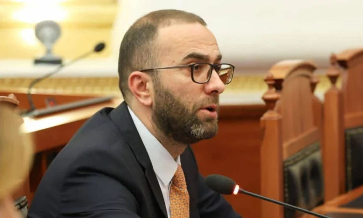 U rizgjodh në krye të grupit parlamentar të PD/ Bardhi: Falenderoj zotin Berisha, do jap 100 për qind nga energjitë e mia