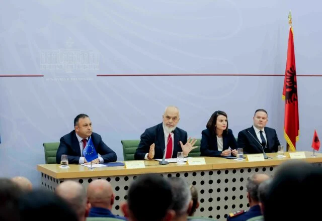 “U vënë gjoba personale fshatarëve”, Rama ‘shkund’ Policinë: Syri i Tiranës ka 4-5 kate pa leje, policia shkon…