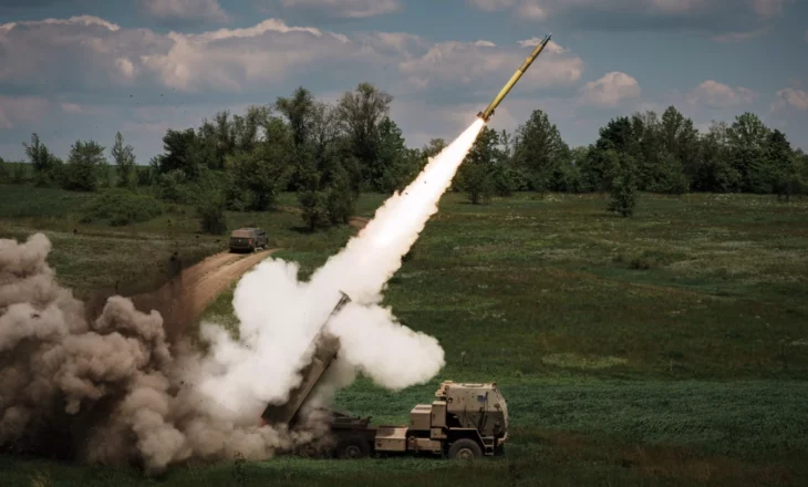 Ukraina përballet me mungesën e mbrojtjes ajrore, ndërsa Pentagoni ngadalëson dërgesat