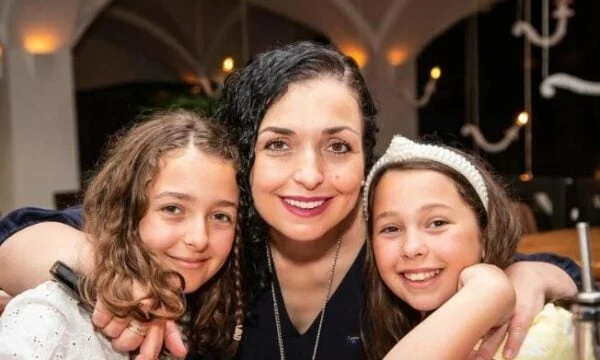 “Vajzat e mia po përndiqen”/ Arrestohet kameramani që filmonte shkollën, ku studiojnë fëmijët e presidentes Osmani
