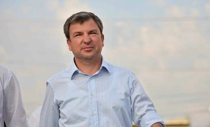 Vangjush Dako lë qelinë e burgut të Durrësit