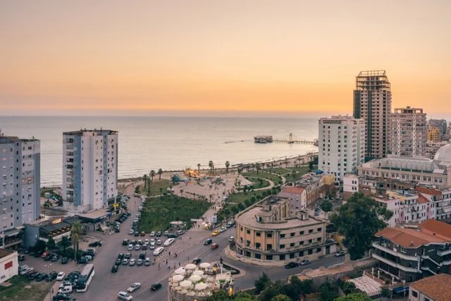 Varfëria në qytetet e mëdha, dyfishi i mesatare së BE-së/ Në Shqipëri, 41.8% e popullsisë urbane është e rrezikuar