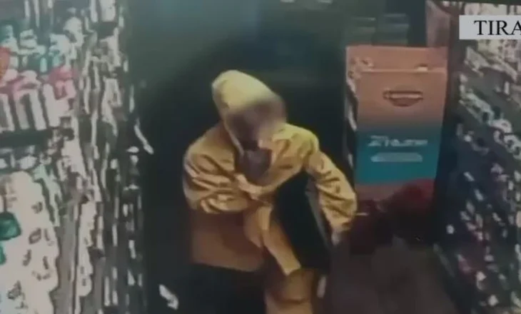 VD- Me mushama dhe kapuç vodhi marketin, arrestohet brenda orësh i riu në Tiranë