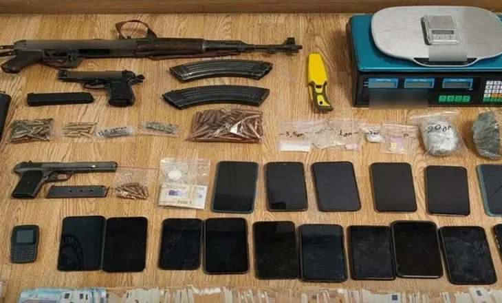 VD-Zbulohen 1.1 ton kanabis dhe arsenal armësh në Greqi, arrestohen 6 shqiptarë, mes tyre 3 gra (EMRAT)