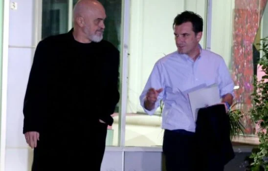 Veliaj shpërthen nga qelia kundër nismës për shkarkim nga Edi Rama: Anikushtetues