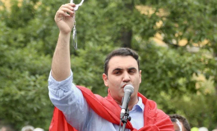 Veliaj u shkarkua, reagon Këlliçi: Selam zdromsit nga PD dhe protestuesit demokratë (Video)