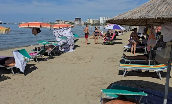 Vera nuk do të ikë! Plazh edhe në shtator, Vlora mbushet me turistë