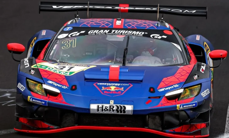 Verstappen nuk ndalet së fituari, këtë herë me një Ferrari në pistën e Nürburgring