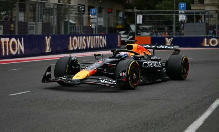 Verstappen triumfon në Azerbajxhan, Norris rihap garën për titull pas aksidentit të Piastri, zhgënjen Ferrari