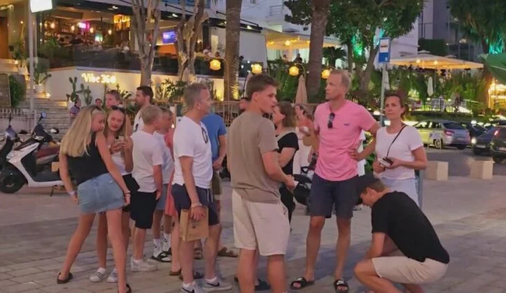 Vetëm 440 euro për turistë, paradoksi i “bumit të pushuesve të lirë” u përsërit edhe këtë vit