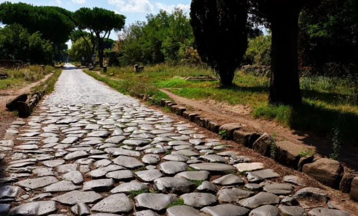 “Via Egnatia nuk mund të mbulohet me asfaltin e injorancës”/ Auron Tare bën krahasimin me fqinjët: Shikoni si Italia mbron Via Apian, vini dorë përpara se Europa të na shohë me përbuzje