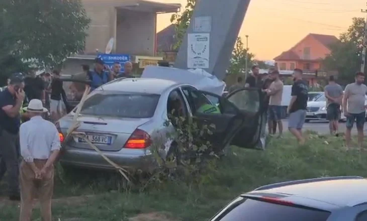 VIDEO/ Babë e bir humbën jetën në aksidentin tragjik, pamje nga përplasja në aksin Shkodër-Hani i Hotit (Detajet)