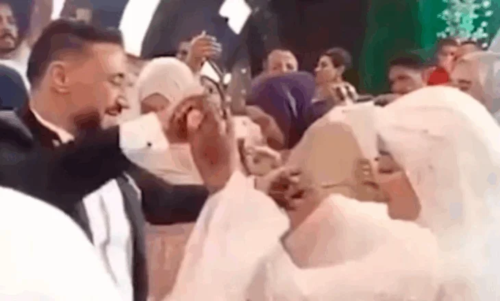 VIDEO/ Dasma kthehet në tragjedi, dhëndri rrëzohet në tokë dhe humb jetën gjatë kërcimit me nusen