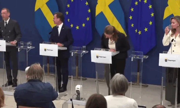 VIDEO/ Ministrja bie keq në tokë gjatë konferencë për shtyp