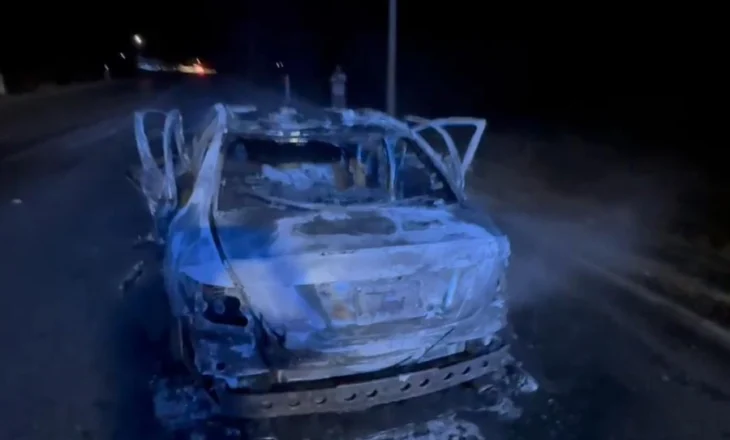 VIDEO/ Shkrumbohet nga flakët automjeti në Levan