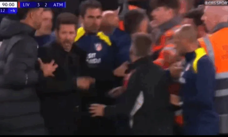 VIDEO/ Simeone humbet toruan, sherr me tifozin e Liverpulit në fund të ndeshjes