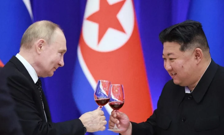 VIDEO/ Takimi mes Putim dhe Kim Jong Un, stafi koreano-verior pastroi të gjitha mobiliet që preku lideri i tyre