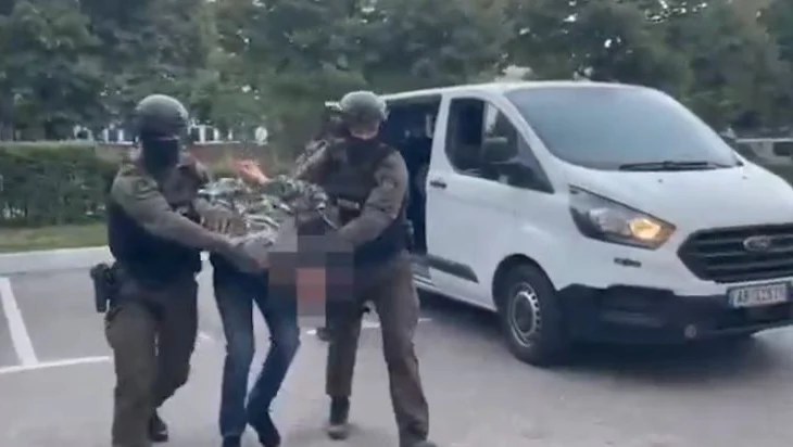 VIDEO/ Të shpallur në kërkim për rrëmbimin dhe vrasjen e Renis Dobrës, pamje nga arrestimi i dy vëllezërve Bushgjoka