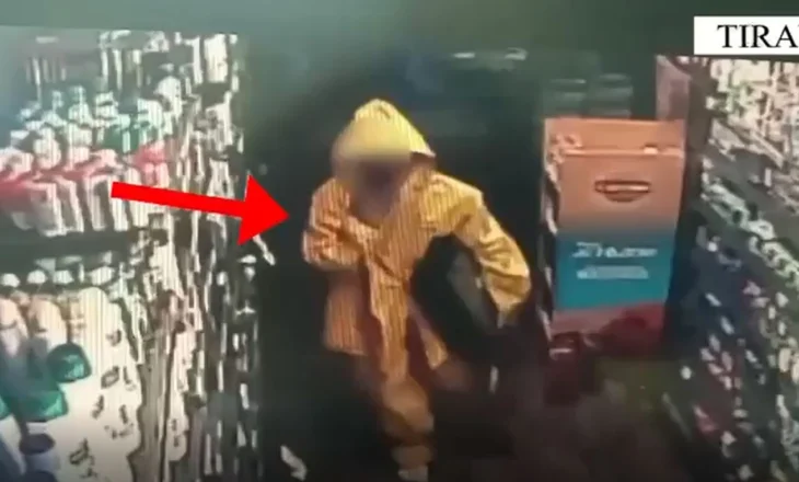 VIDEO / Theu xhamin e marketit dhe vodhi paratë, arrestohet 32-vjeçari në Tiranë