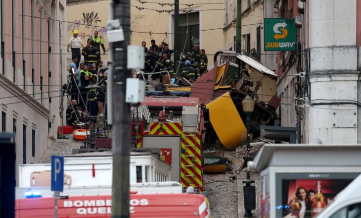VIDEO/ Tragjedi në Portugali/ Tramvaj del nga shinat dhe rrëzohet, humbin jetën 3 persona